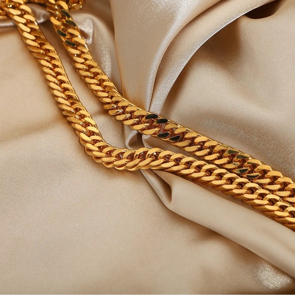 18k Gold Plated Cuban Chain Link Necklace - Picture 3 of 4